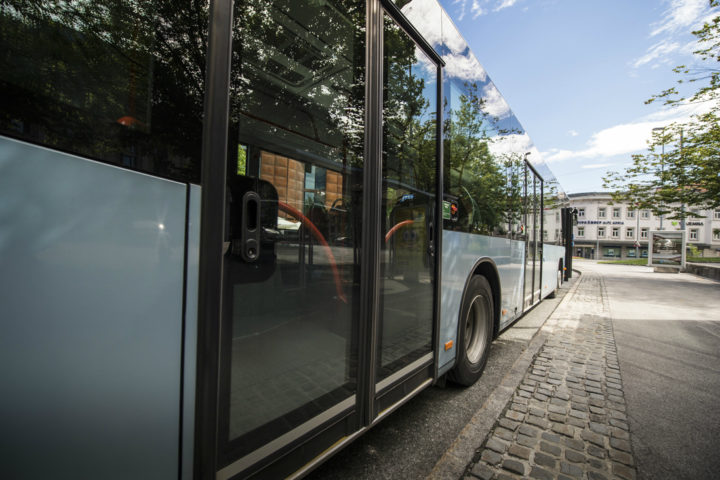 Skupina Arriva Slovenija v prvi vrsti skrbi za varen, zanesljiv in nemoten javni prevoz na območju mestne občine Kranj ter okoliških naselij. Naša želja in cilj je poskrbeti za to, da bi avtobus postal najboljša alternativa osebnemu avtomobilu.