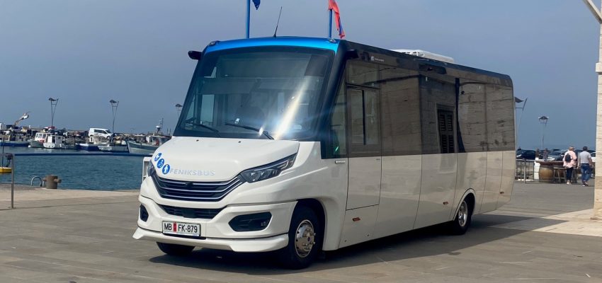 In the city of Koper, a modern Feniksbus electric bus will be running on a trial basis during these days, which the concessionaire Arriva will test for the client, the Municipality of Koper, for the new concession period.